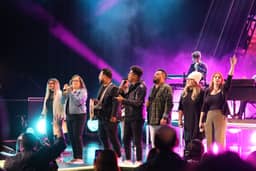 Question 15 photo: R&B Groups